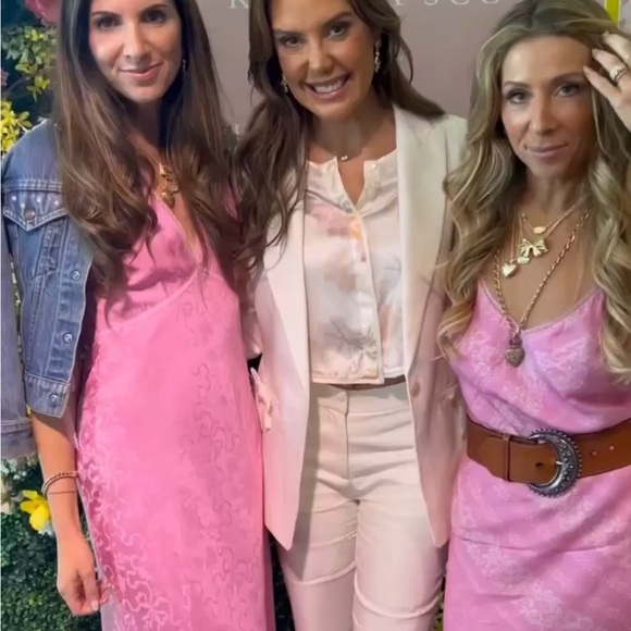 LOVESHACKFANCY Kendra Scott Gold Bow Necklace Founder Favorite - Picture 5 of 8